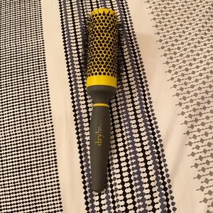 Drybar Half Pint Small Round Ceramic Brush.